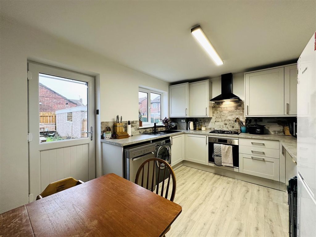 Property photo 3 of 8 Kitchen.Jpg