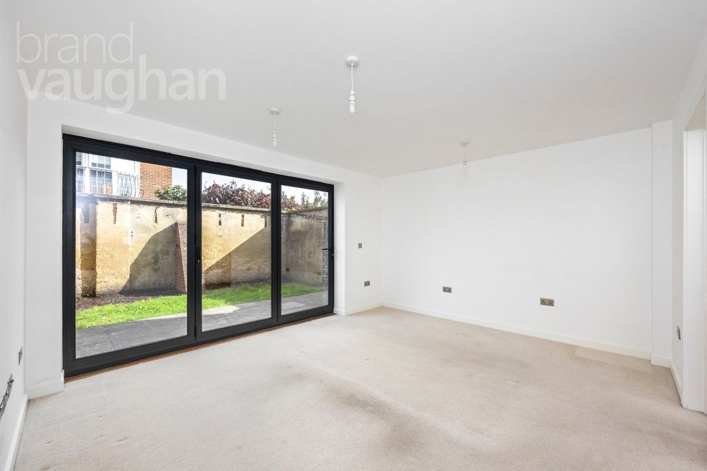 Property photo 2 of 17 Picture No. 19