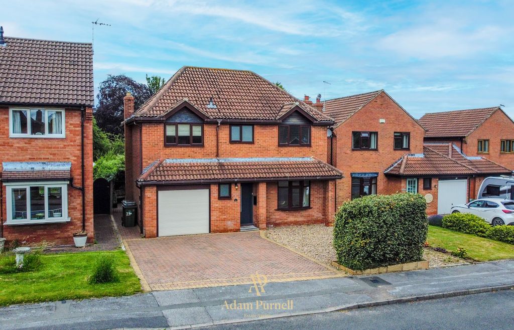 Property photo 1 of 32