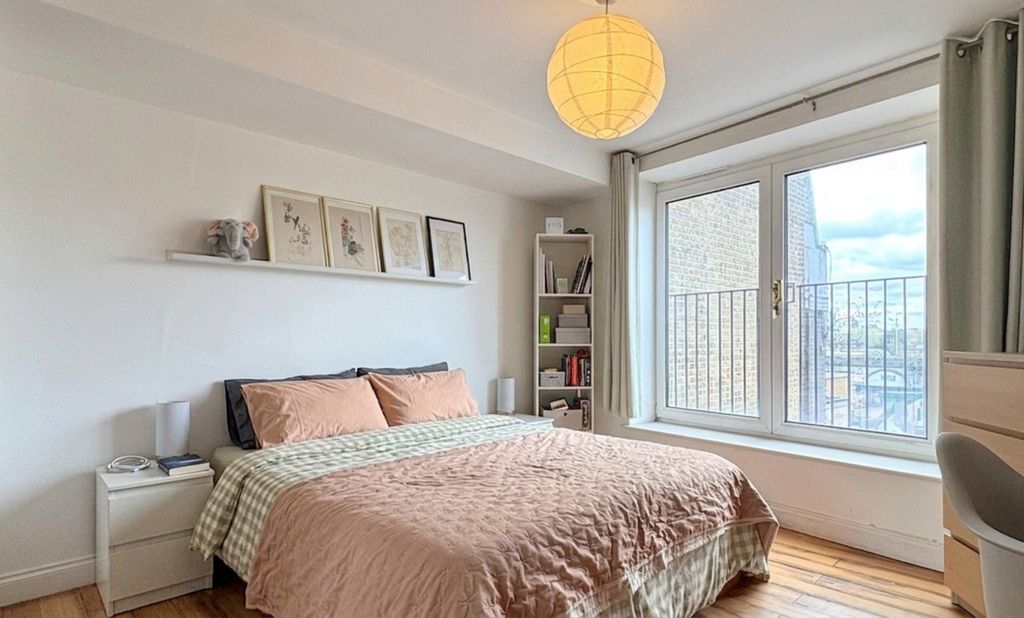 Property photo 3 of 22 Bedroom