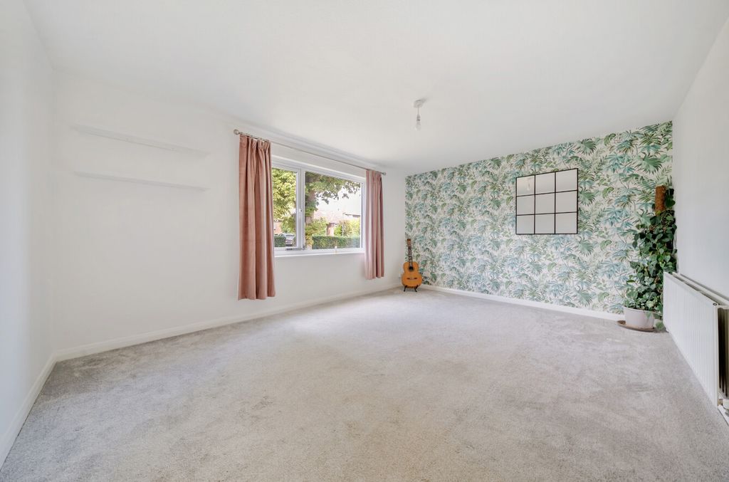 Property photo 3 of 16 Living Room