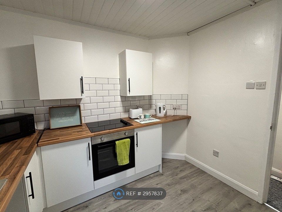 Property photo 2 of 18 Kitchen