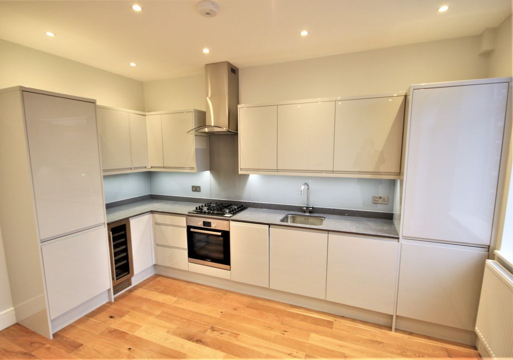 Property photo 3 of 9 Kitchen