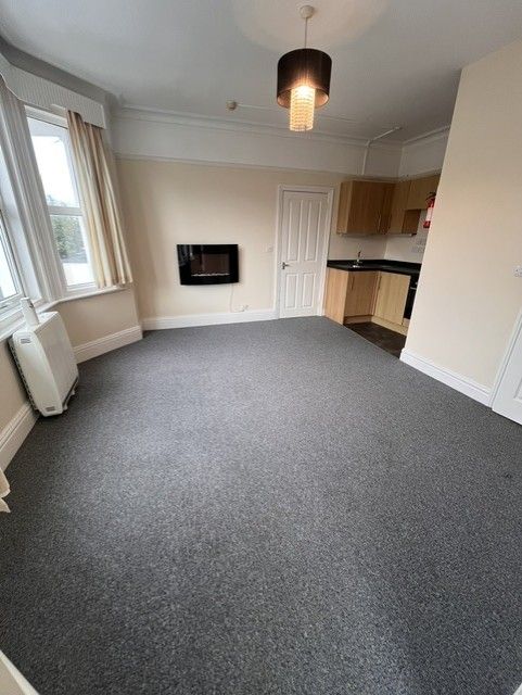 Property photo 3 of 8 Lounge