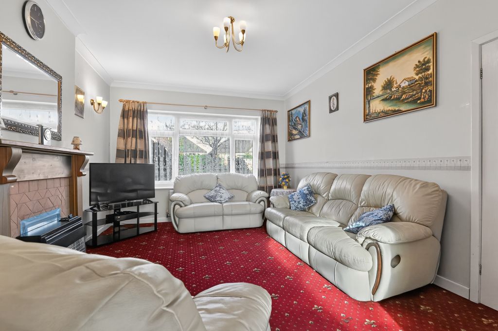 Property photo 2 of 19 Lounge