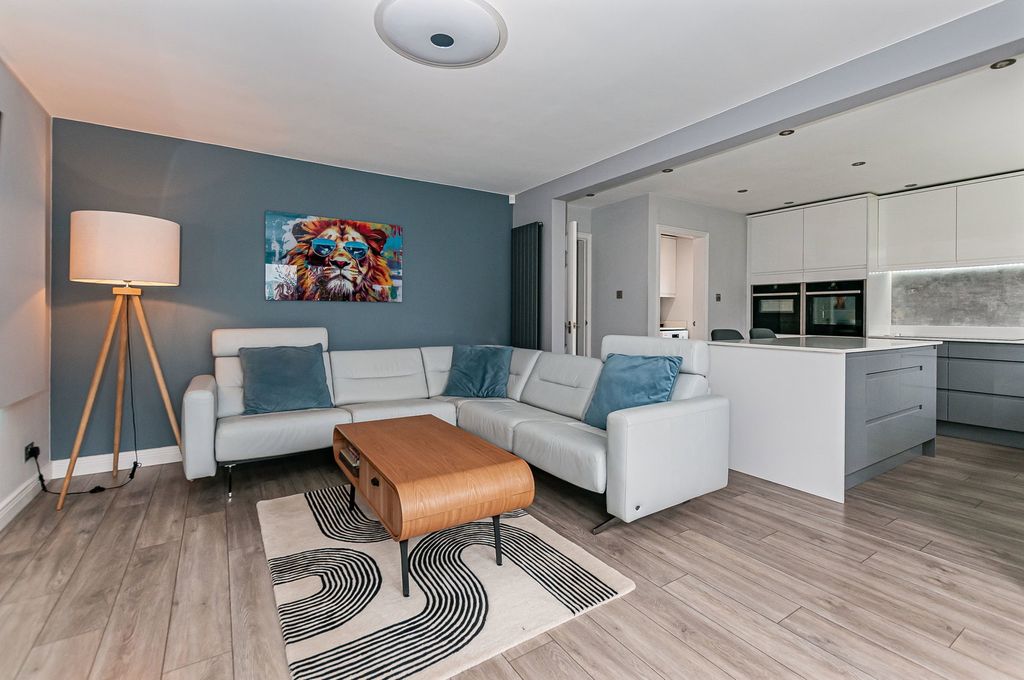 Property photo 2 of 36