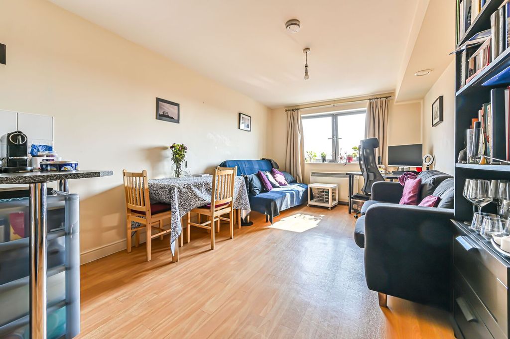 Property photo 2 of 8