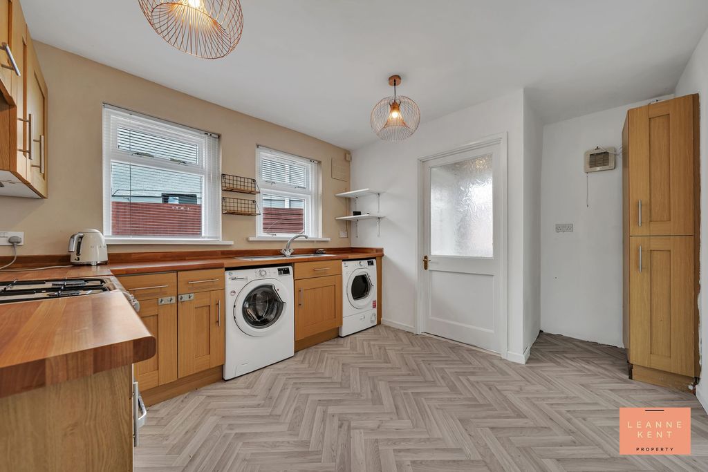 Property photo 3 of 37
