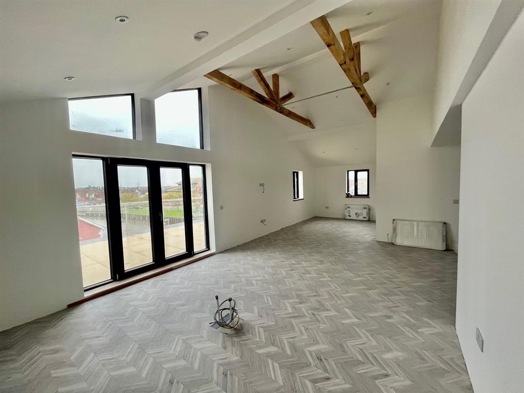 Property photo 3 of 13 Penthouse 2.Jpg