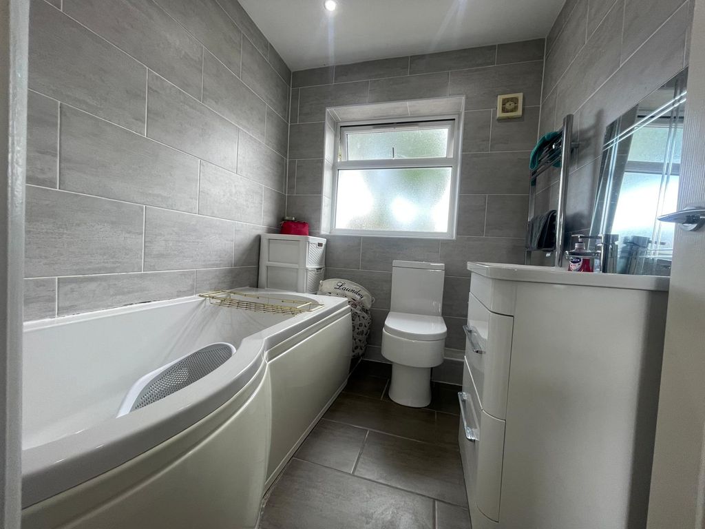 Property photo 2 of 13 Bathroom