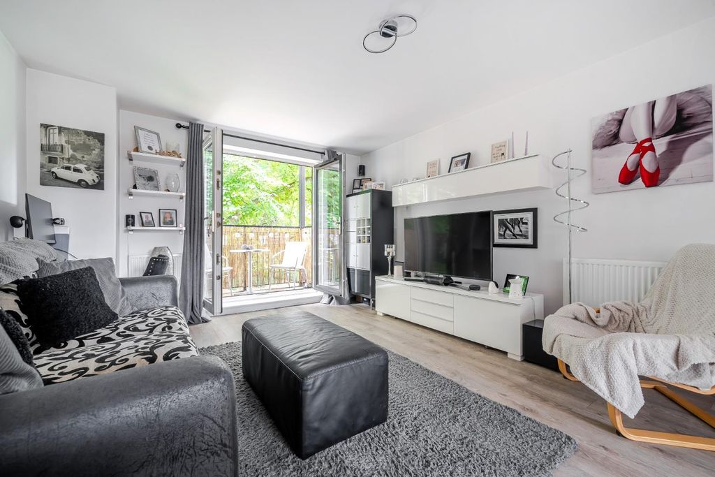 Property photo 1 of 15 1329553-9-6884Ced16A17B.Jpg