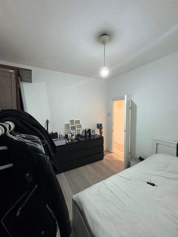 Property photo 1 of 6 Bedroom 1.Jpg