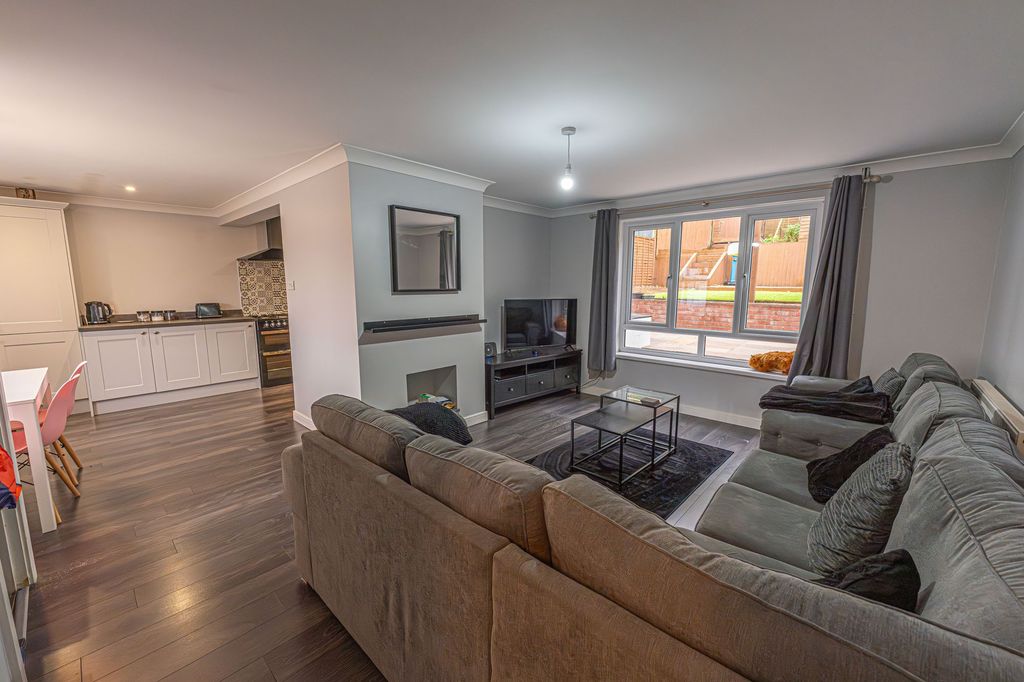 Property photo 3 of 31