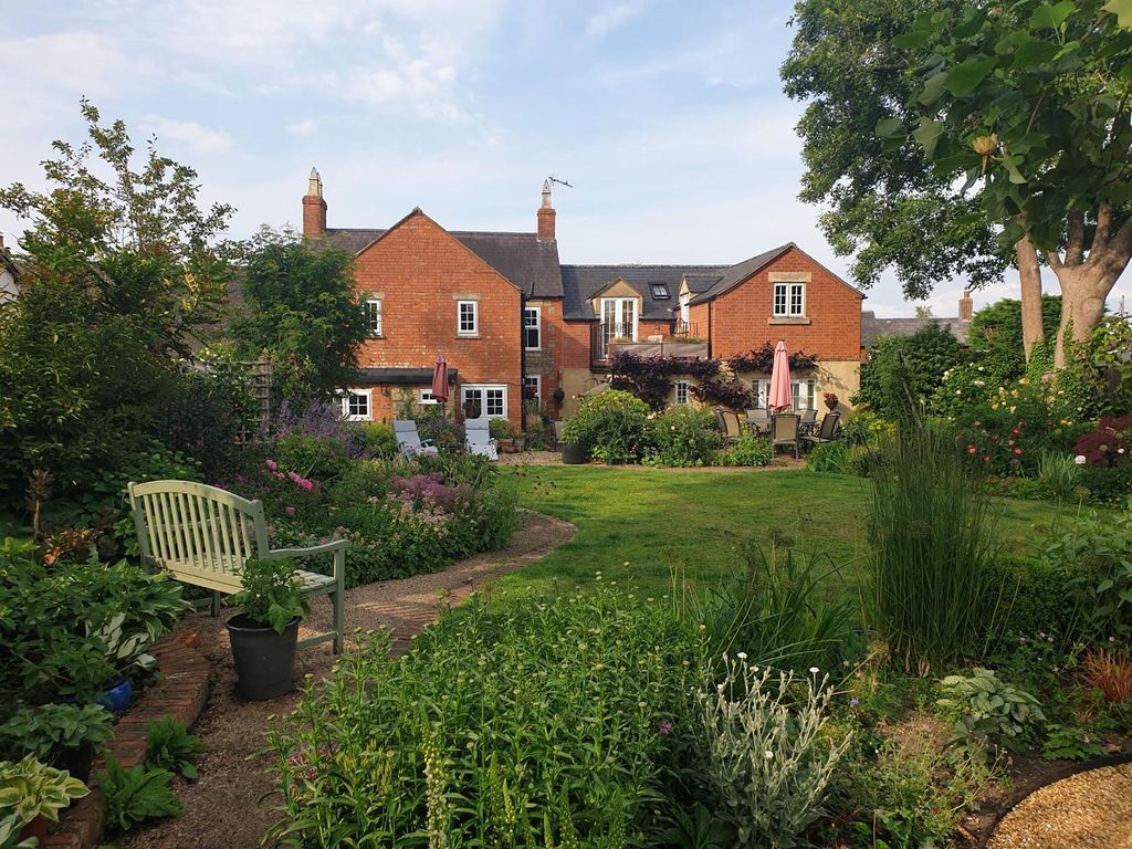 Property photo 1 of 31