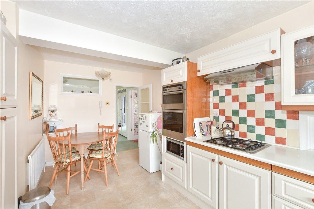 Property photo 2 of 10 Kitchen