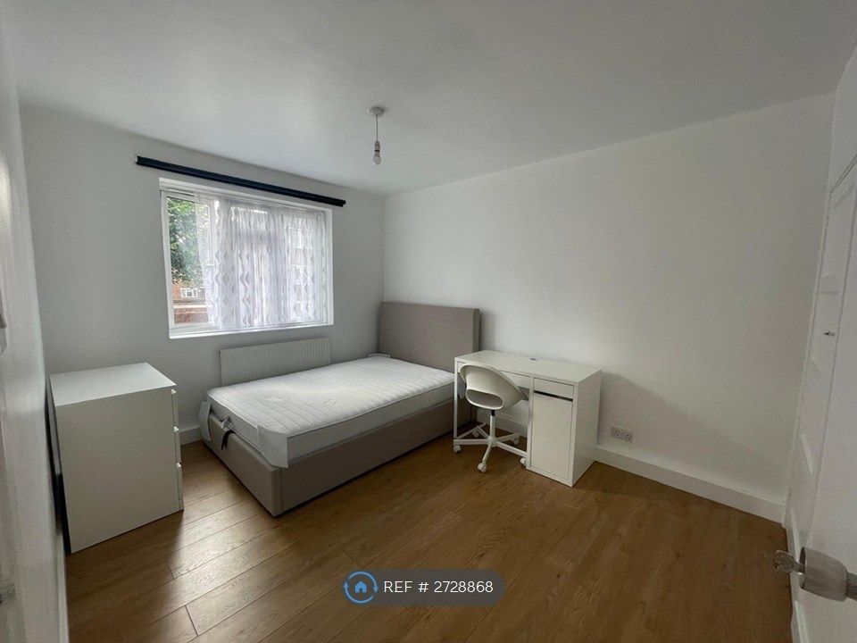 Property photo 3 of 9 Room 2