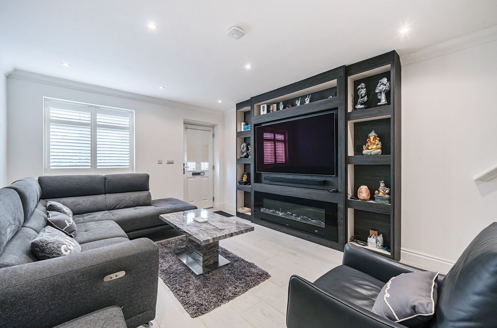 Property photo 3 of 17 1233667 (3)