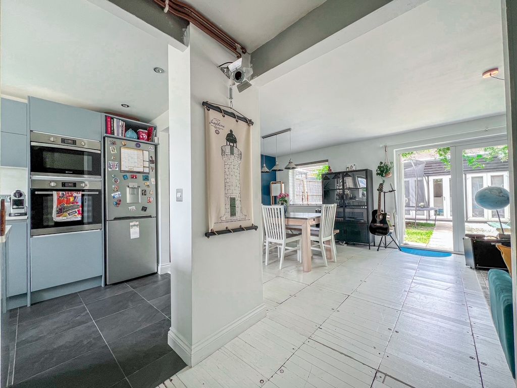 Property photo 3 of 28