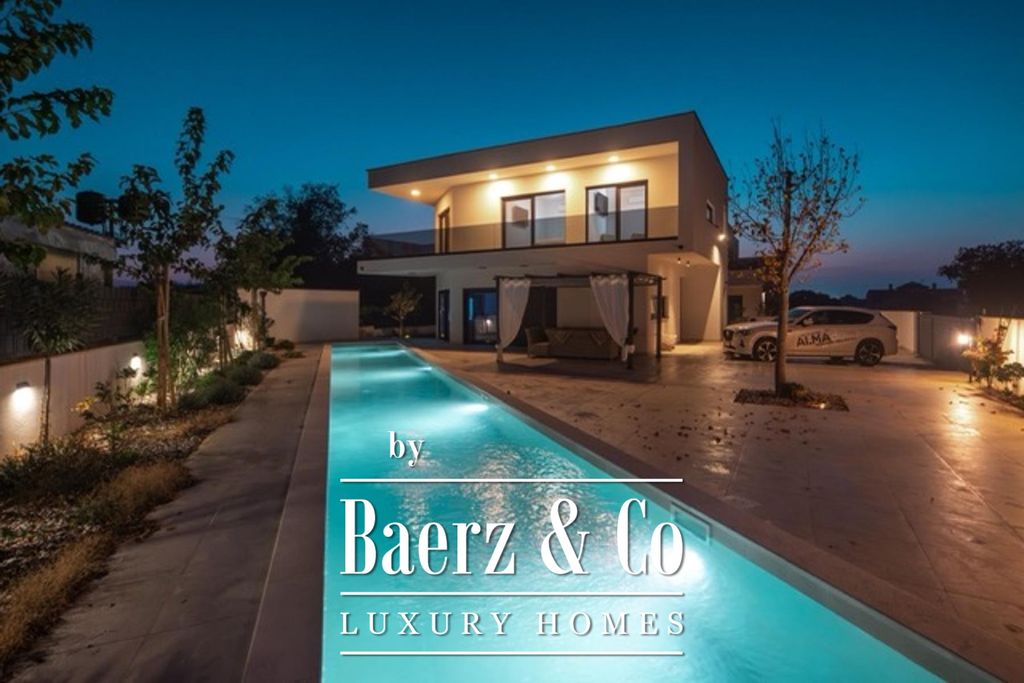 Property photo 1 of 31