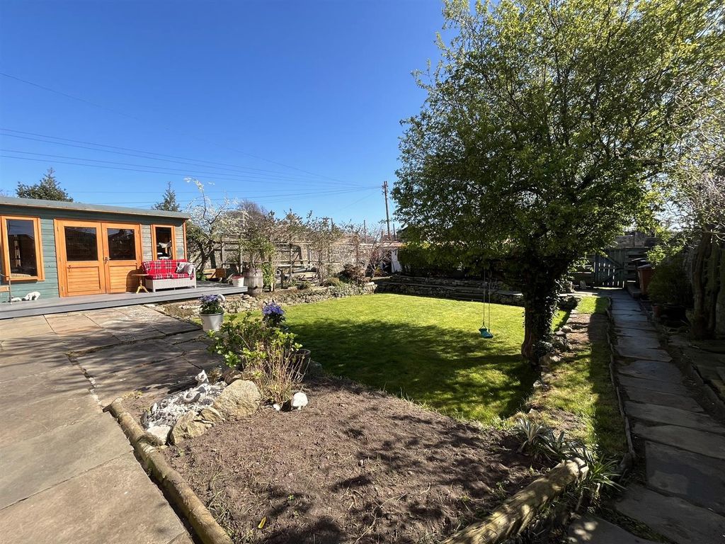 Property photo 2 of 34