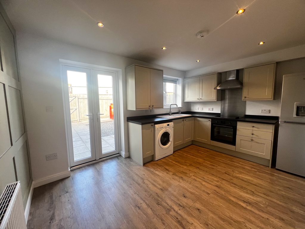Property photo 2 of 12 Kitchen