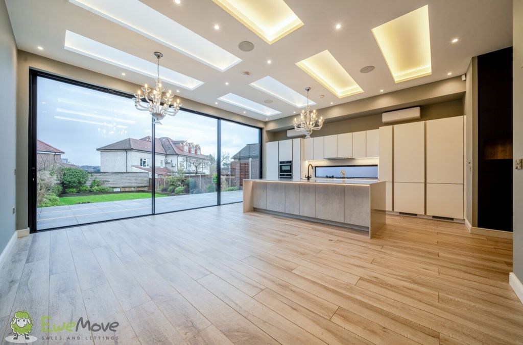 Property photo 1 of 17 97F6Fe97-0Cfc-4Aa9-8364-35A8A5172450