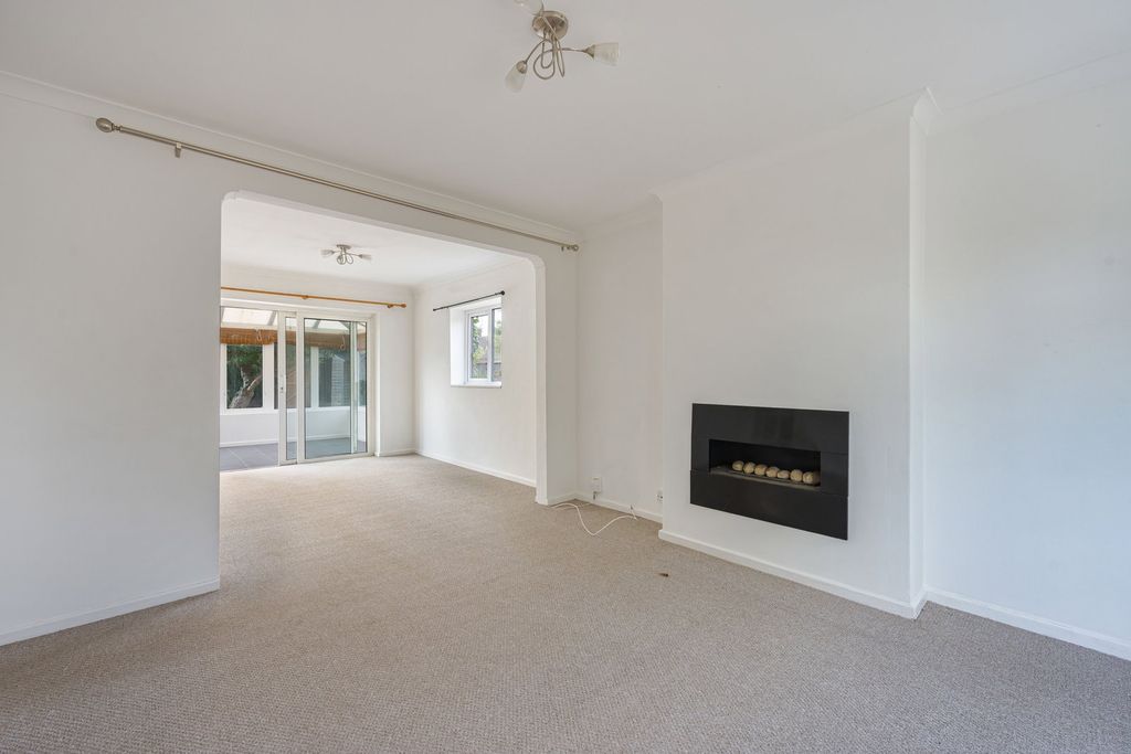 Property photo 3 of 27