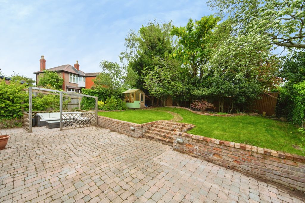 Property photo 3 of 12
