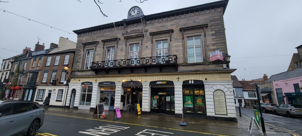 Property photo 2 of 10