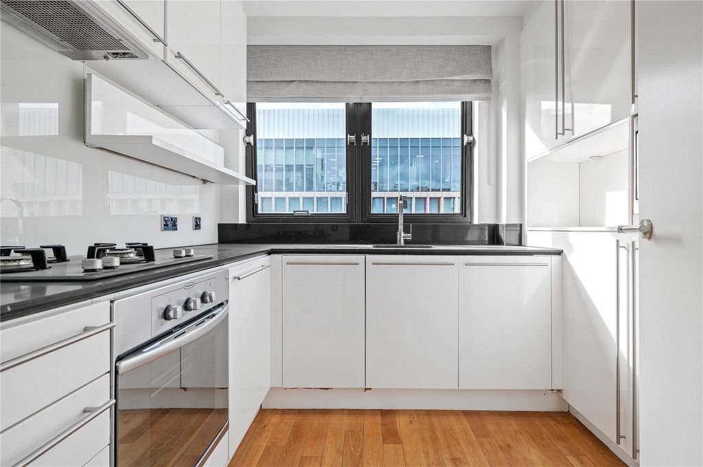 Property photo 1 of 10 Kitchen
