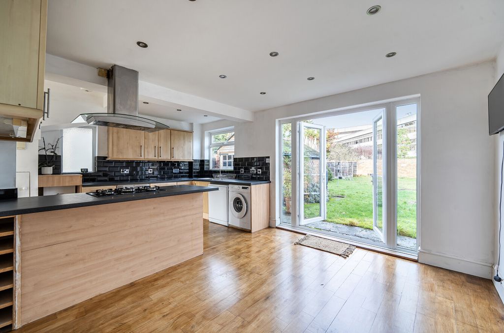 Property photo 3 of 11 Picture 3