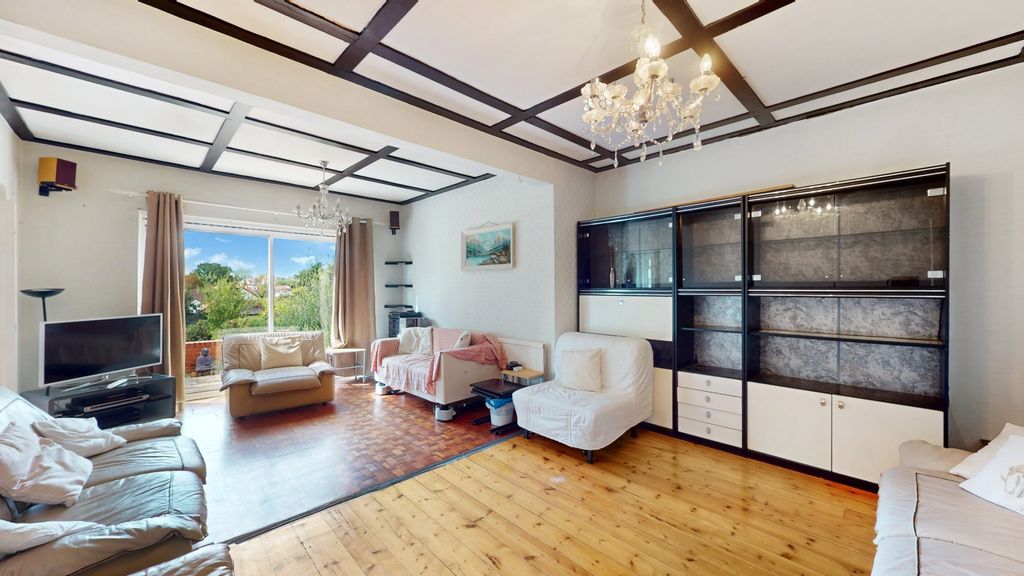 Property photo 2 of 15 4159952