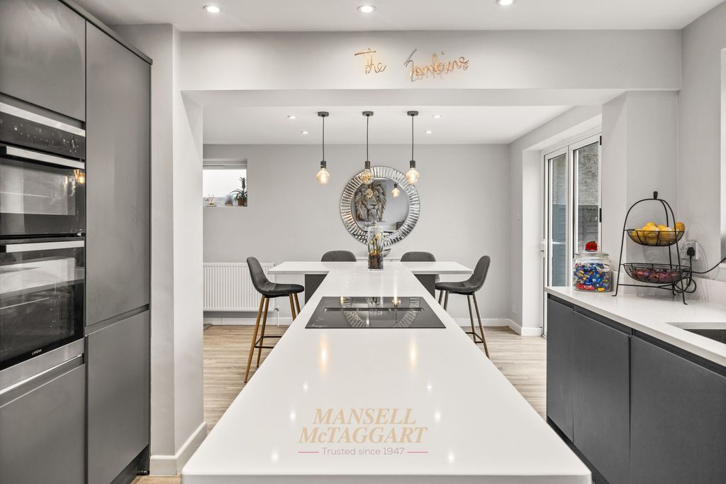 Property photo 2 of 28