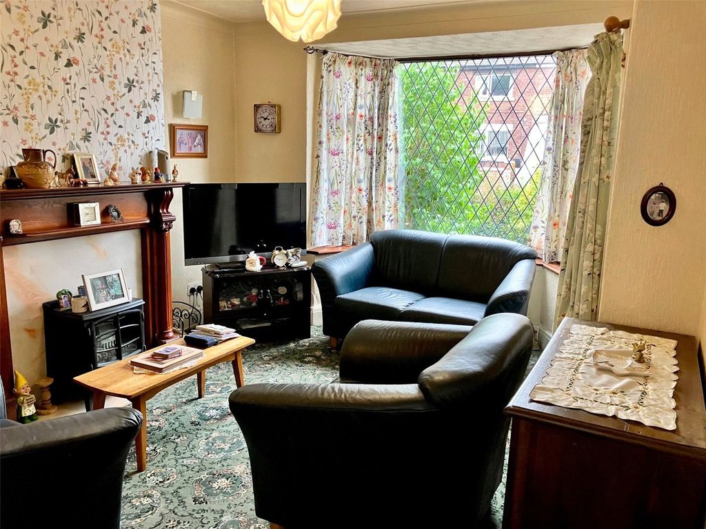 Property photo 3 of 14 Lounge