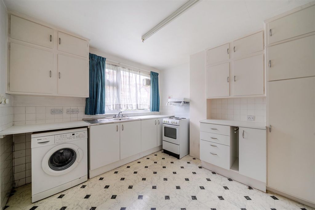 Property photo 3 of 13 1383698-13-691Dd9d78852A.Jpg