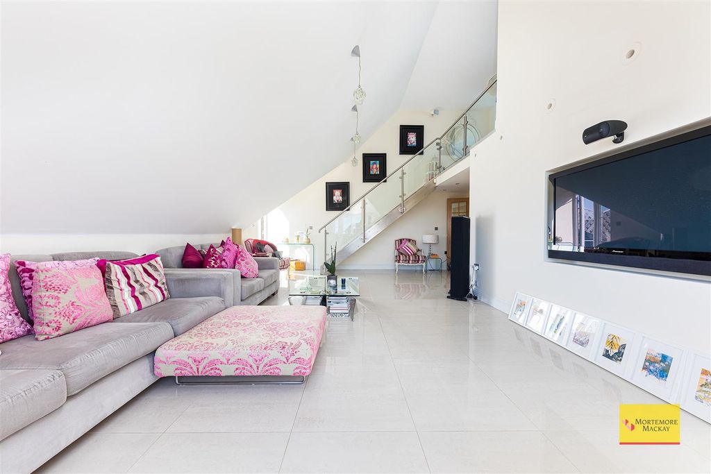 Additional image 5 of 2 bed flat for saleOld Park Road, Enfield EN2