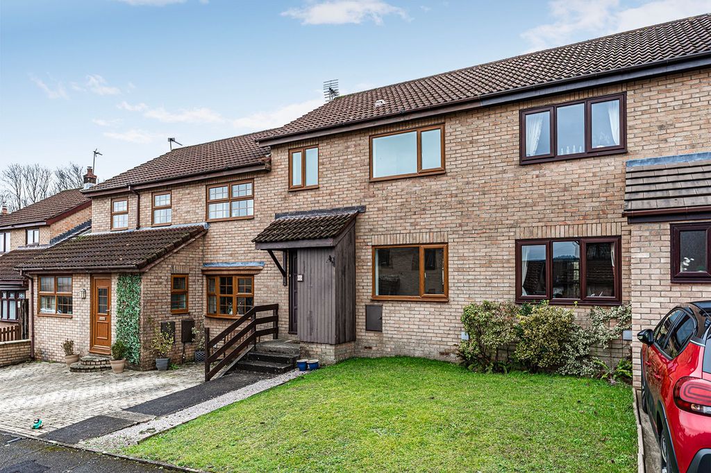 Property photo 2 of 25