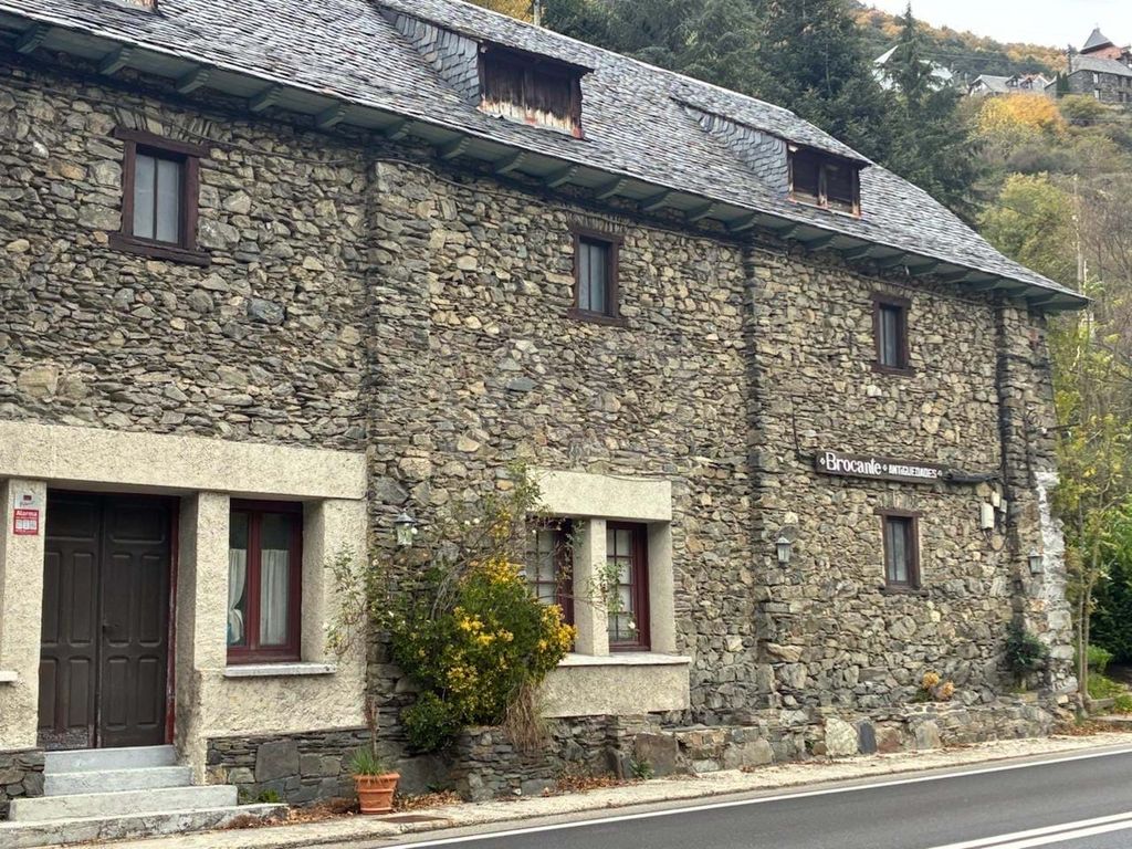 Property photo 2 of 35