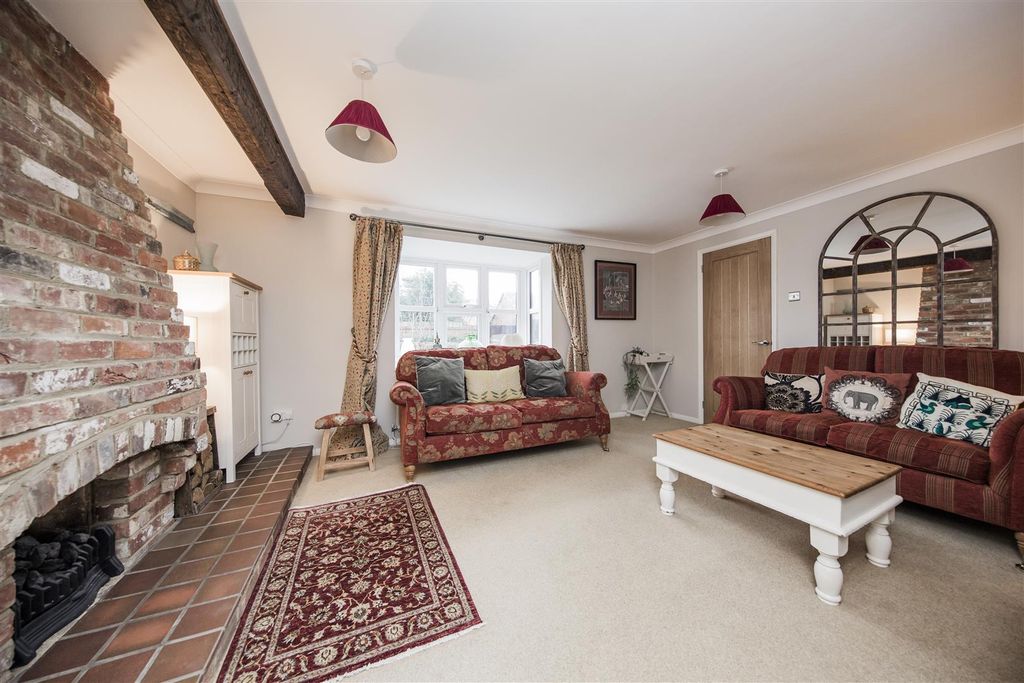 Property photo 3 of 31 Sitting Room