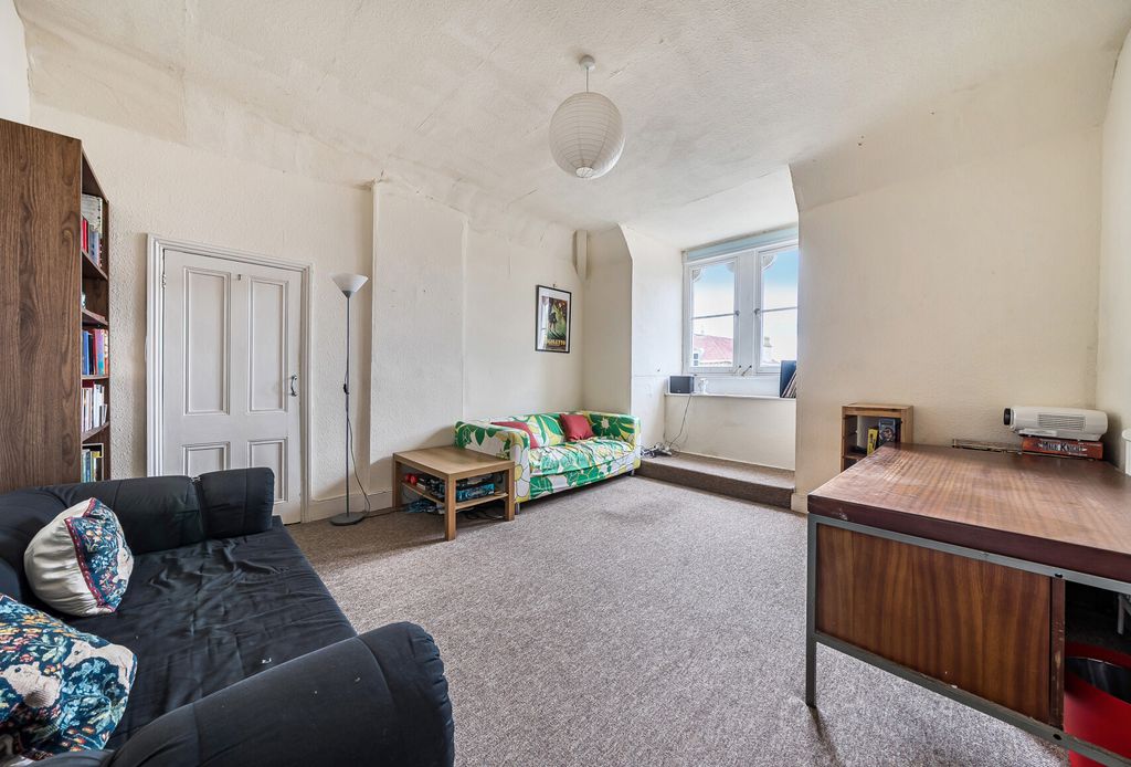 Property photo 2 of 13 1348356-12-68B990...