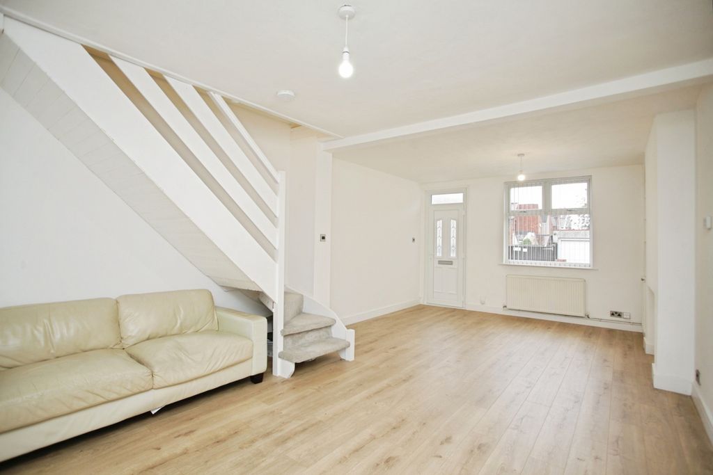 Property photo 3 of 17 Photo
