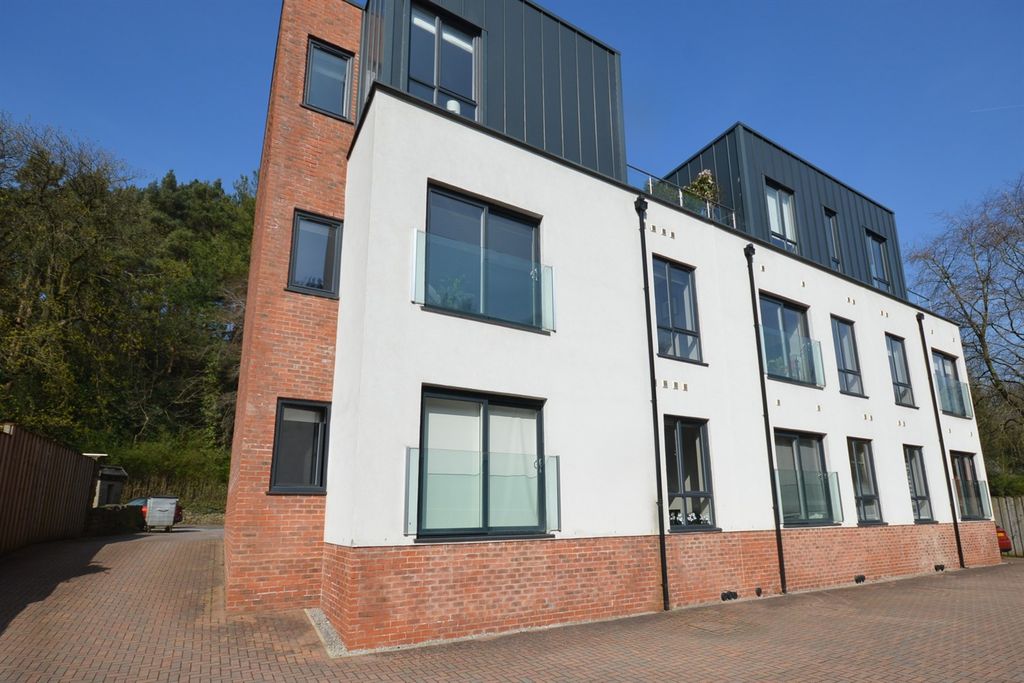 Property photo 1 of 8 (Main)