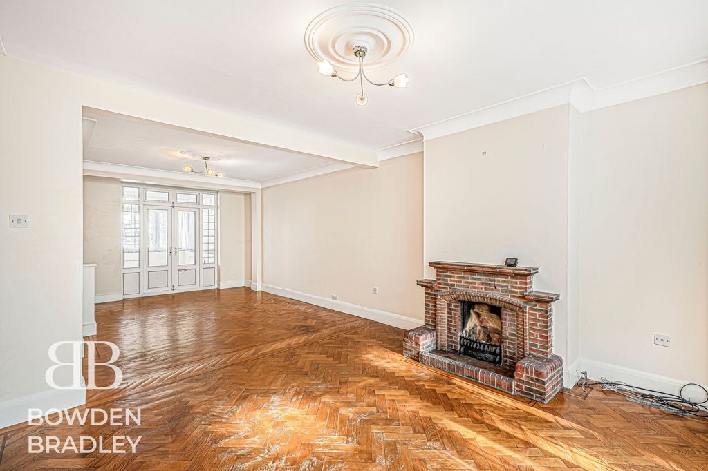 Property photo 2 of 22