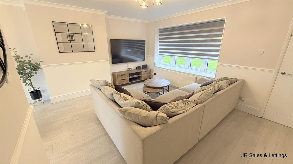 Property photo 3 of 18 Lounge/Dining Room