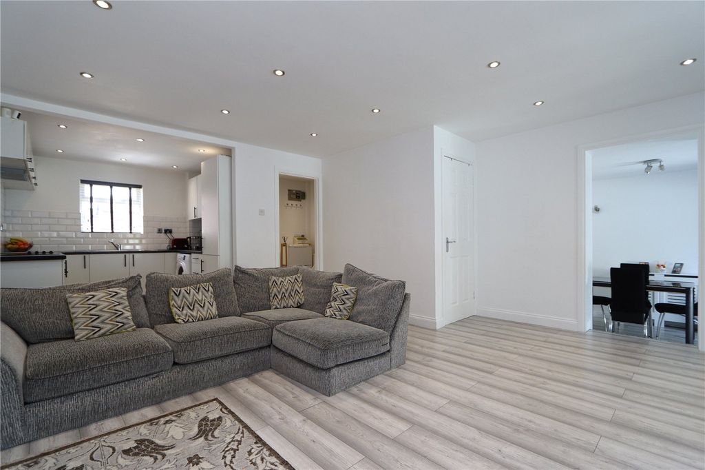 Property photo 3 of 17 Picture No. 28