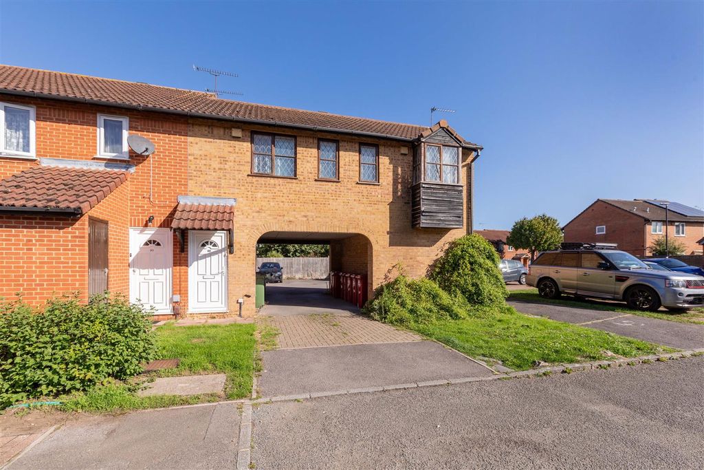 Property photo 1 of 13 45 Bridlington Spur-2.Jpg