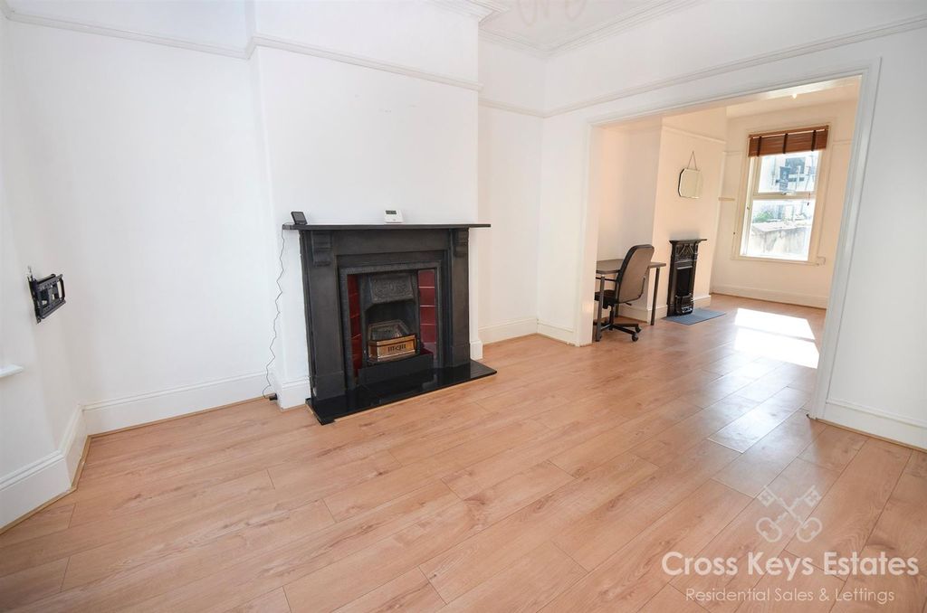 Property photo 3 of 23 Sitting Room