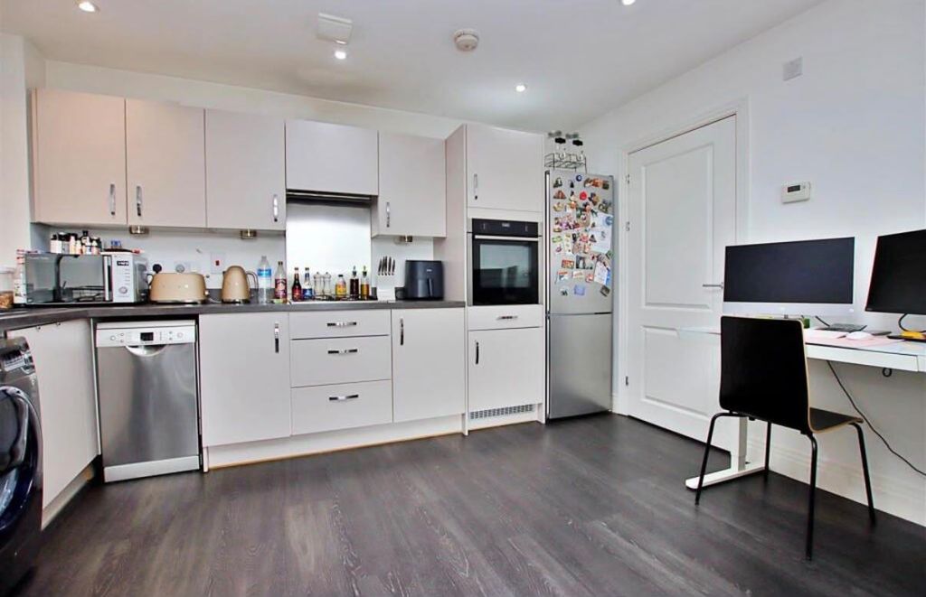 Property photo 2 of 6 Kitchen