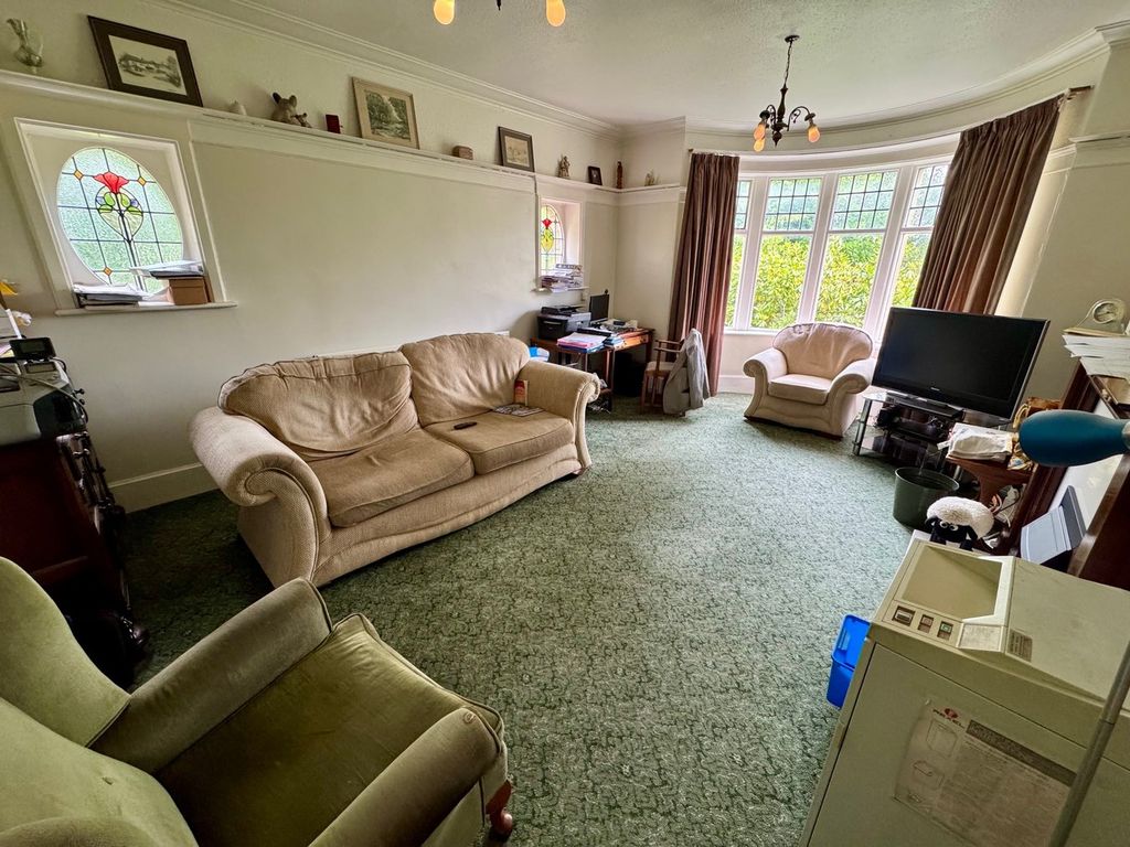 Property photo 2 of 28