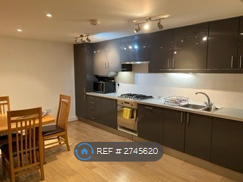 Property photo 2 of 11 Kitchen